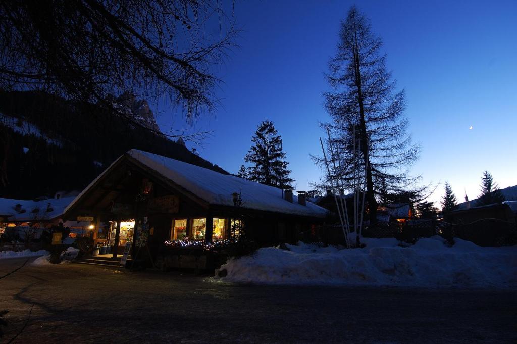 Camping Catinaccio Rosengarten Pozza di Fassa Exterior foto