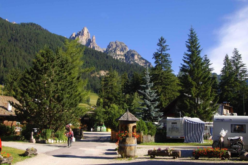 Camping Catinaccio Rosengarten Pozza di Fassa Exterior foto